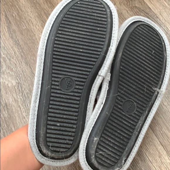 NWOT Victoria’s Secret, Gray Slippers - Picture 3 of 4